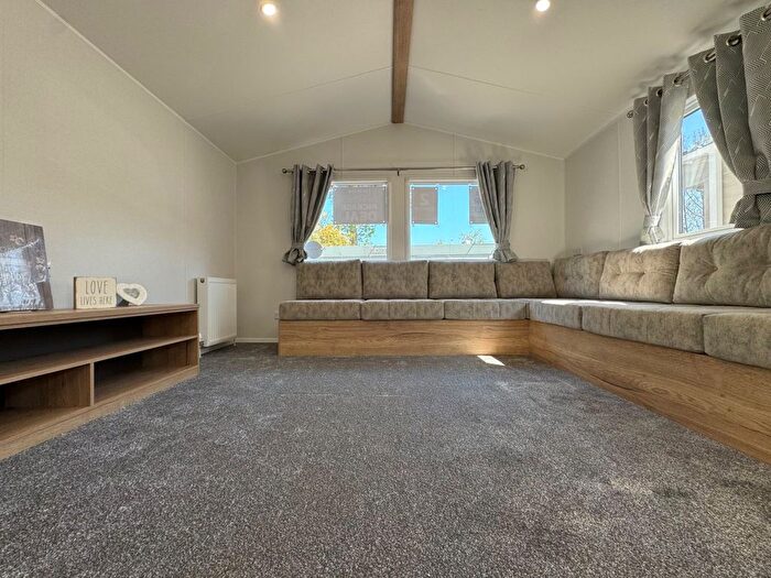 2 Bedroom Mobile/park Home For Sale In The Ridge West, St. Leonards-On-Sea, TN37