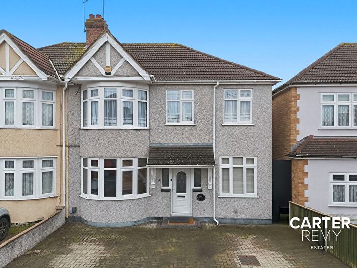 4 Bedroom Semi Detached House For Sale In Gorseway, Romford, RM7