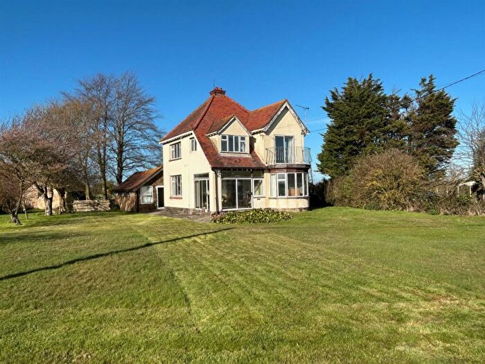 3 Bedroom Detached House For Sale In Barling Road, Great Wakering, SS3