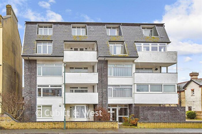 3 Bedroom Maisonette For Sale In Albert Road, Bognor Regis, West Sussex, PO21