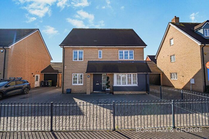 4 Bedroom Detached House For Sale In Elizabeth Gardens, Rochford, Essex, SS4