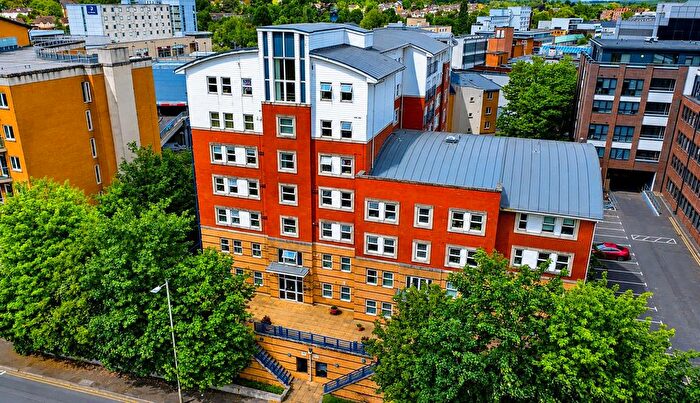 2 Bedroom Flat For Sale In The Spires, Selden Hill, Hemel Hempstead, HP2