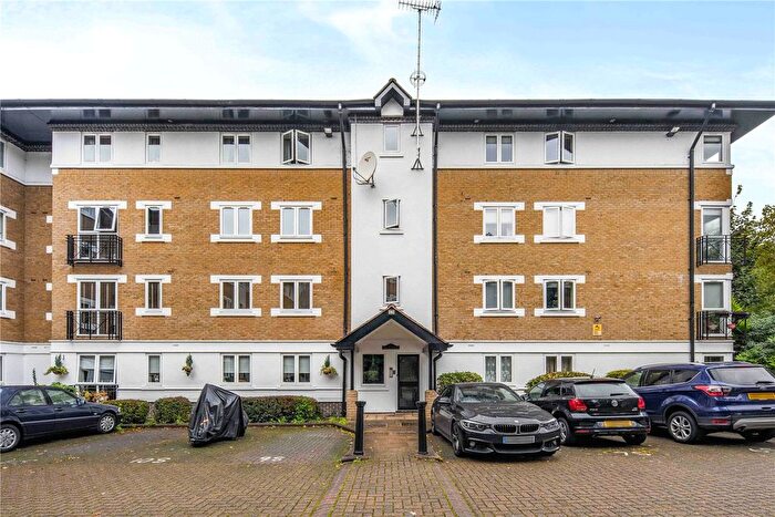 2 Bedroom Flat To Rent In Shelley Court, Makepeace Road, Wanstead, London, E11