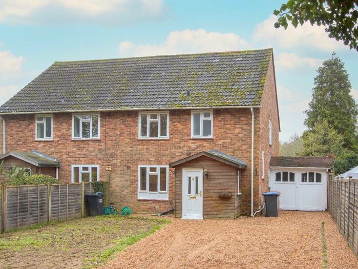 3 Bedroom Semi-Detached House To Rent In Grubbs Lane, AL9