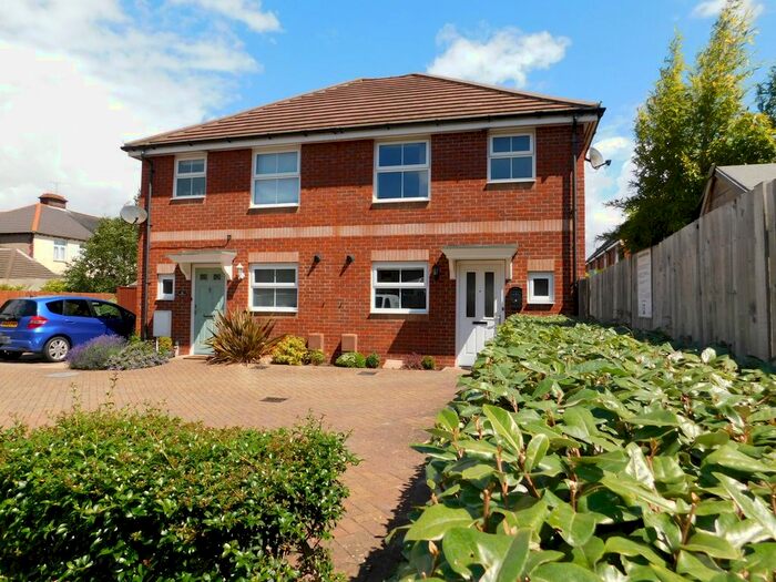 3 Bedroom Semi-Detached House To Rent In Dovercourt Road, Cosham, Portsmouth, PO6