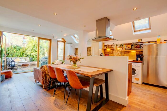 2 Bedroom Flat To Rent In Kimbell Gardens, London, SW6