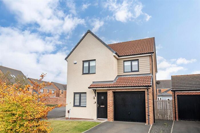 3 Bedroom Detached House For Sale In Rowchester Way, Holystone, Newcastle Upon Tyne, NE27