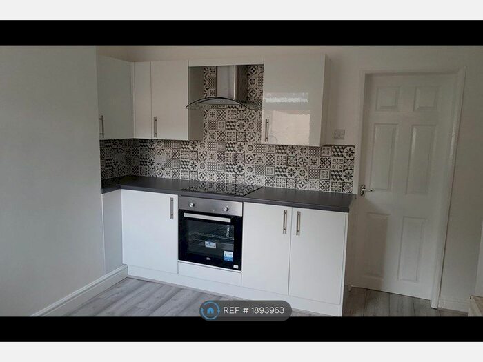 2 Bedroom Terraced House To Rent In Barnsley Street, Hull, HU8
