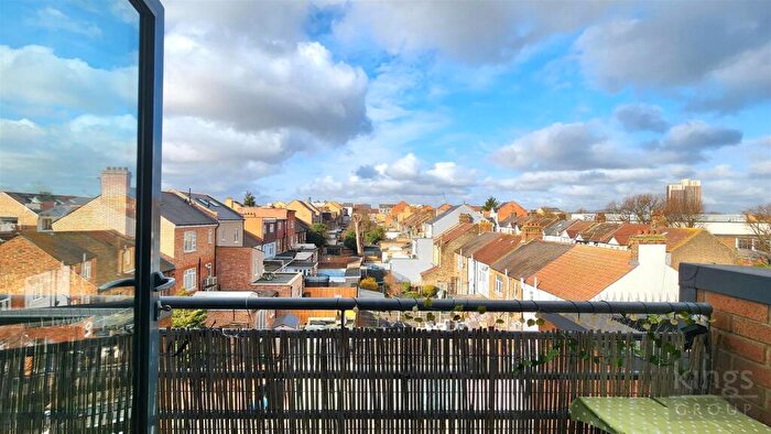 1 Bedroom Flat For Sale In Grovelands Road, London, N15