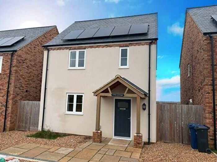 3 Bedroom House To Rent In Bridge Road, Broughton, PE28