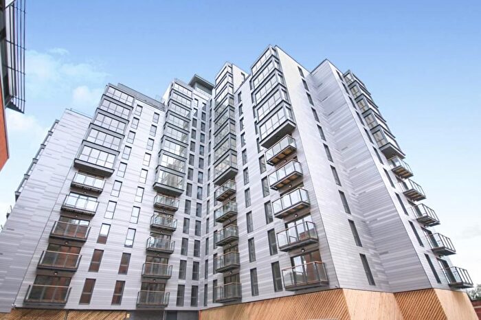 2 Bedroom Flat To Rent In Railway Terrace, Slough, Berkshrie, SL2