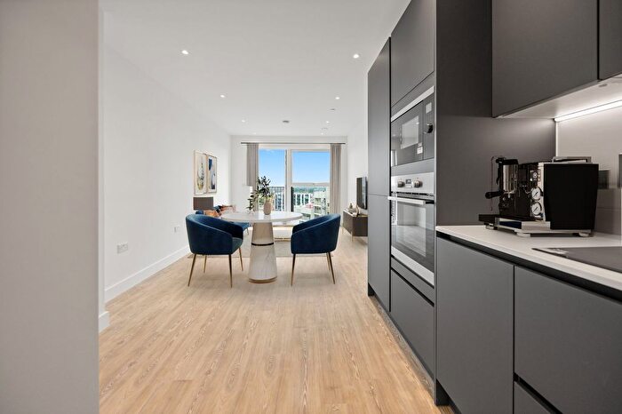 1 Bedroom Flat For Sale In Pavana Square, Meeches House, TW8