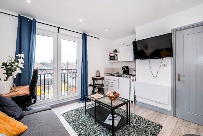 1 Bedroom Flat To Rent In St. Barnabas Road, Woodford Green, Essex, IG8