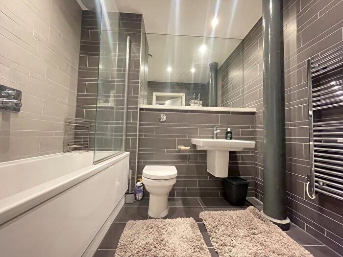2 Bedroom Flat To Rent In Cotton Street, Manchester, M4