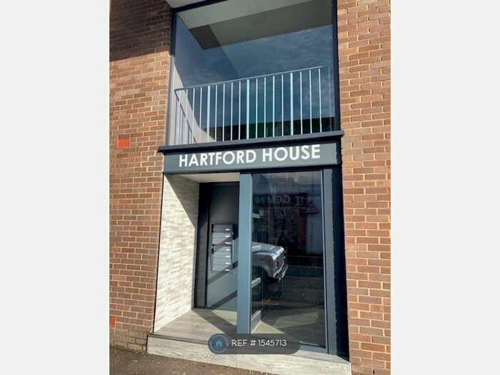 2 Bedroom Flat To Rent In Hartford House, Fleet, GU51