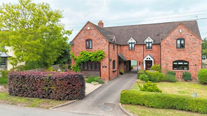 4 Bedroom Link Detached House For Sale In Gilberts End, Hanley Swan, Hanley Castle, WR8
