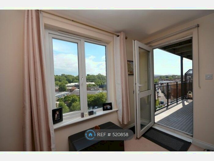 2 Bedroom Flat To Rent In Squires Court, Bristol, BS3