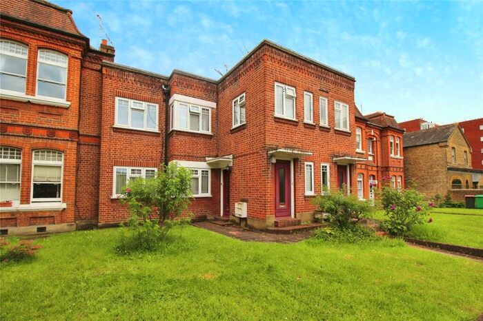 2 Bedroom Maisonette To Rent In Grove Road, Surbiton, KT6