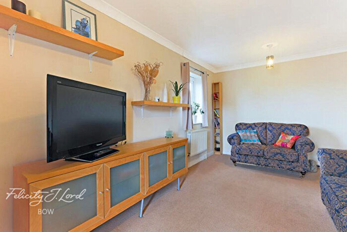 2 Bedroom Apartment To Rent In St Pauls Way, London, E3