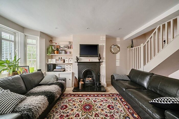 3 Bedroom Property For Sale In Lower Mortlake Road, Richmond, TW9