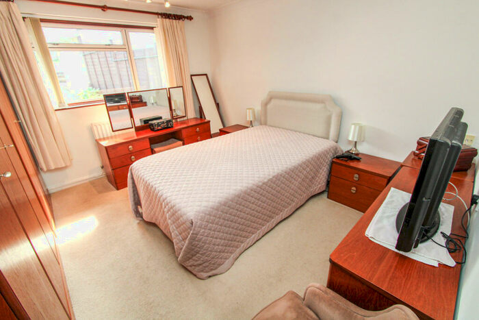 2 Bedroom Semi-Detached Bungalow For Sale In Beverley Heights, Southampton, SO18