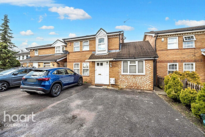 4 Bedroom Semi-Detached House For Sale In Glendevon Close, HA8