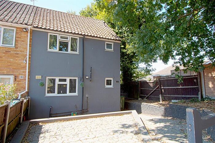 3 Bedroom Semi-Detached House For Sale In Gascoigne Way, Billericay, CM11