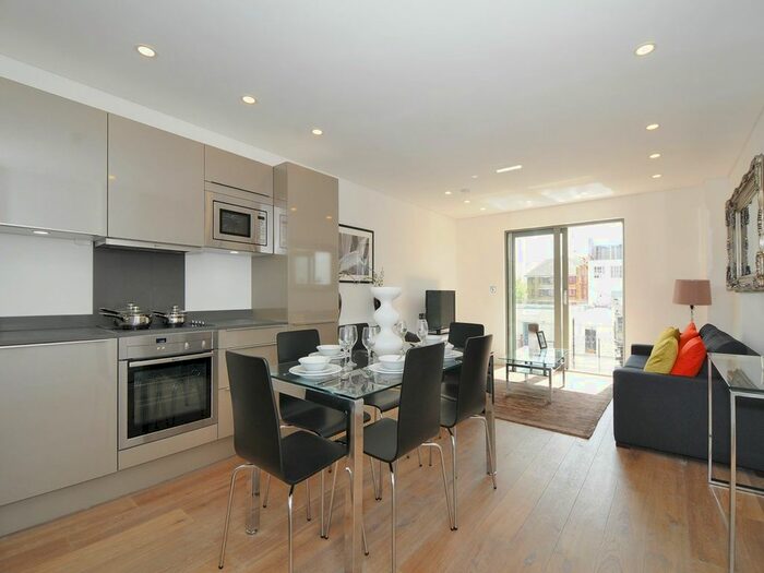 3 Bedroom Flat To Rent In Waterside Apartments, Harrow Road, North Kensington, W10