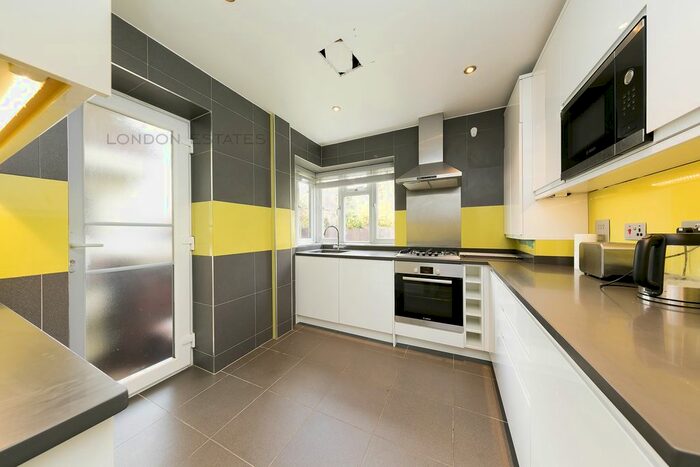 3 Bedroom Flat To Rent In Helena Court, Eaton Rise, Ealing, W5