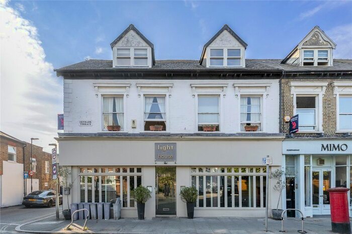 2 Bedroom Flat To Rent In Ridgway, Wimbledon, SW19