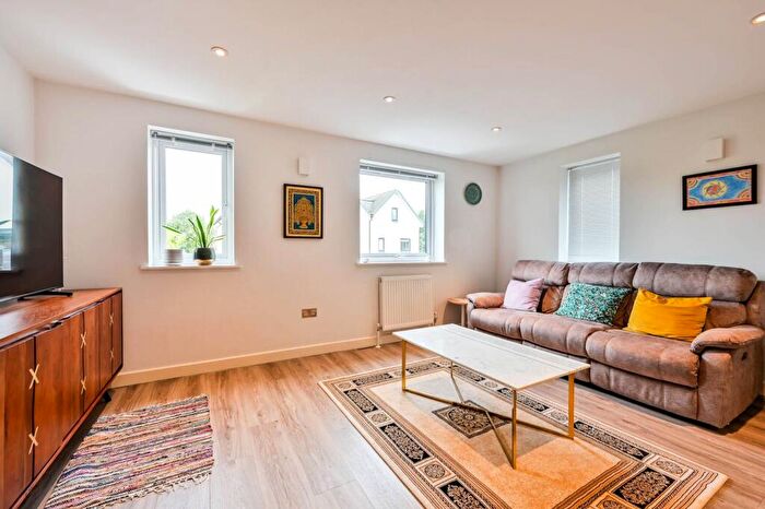 2 Bedroom Flat For Sale In Trinity Mews, Guildford, GU1