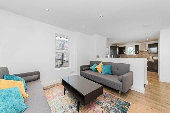 3 Bedroom Flat To Rent In Oldfield Road, Oldfield Road, NW10