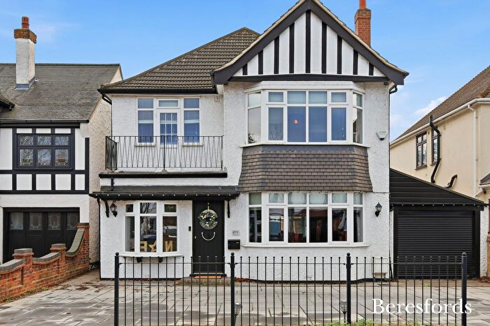 4 Bedroom Detached House For Sale In Main Road, Gidea Park, RM2