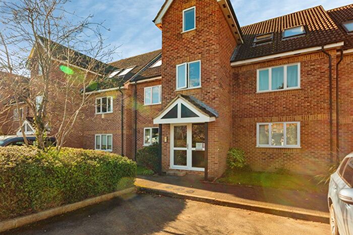 Studio For Sale In Old Fives Court, Burnham, Slough, SL1