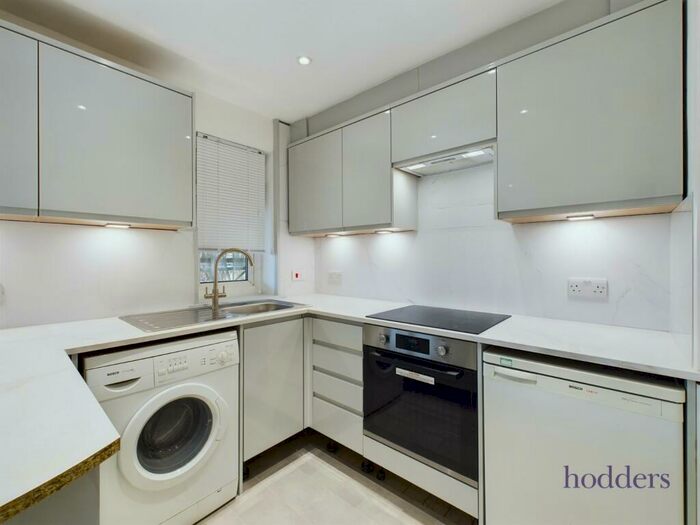 Studio To Rent In Weybridge, Surrey, KT13