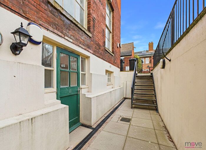 2 Bedroom Flat To Rent In Nashs Passage, Worcester, WR1