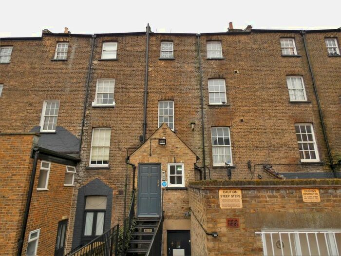 1 Bedroom Property To Rent In Harmer Street, Gravesend, DA12