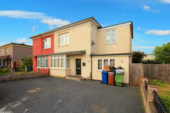 4 Bedroom Semi-Detached House To Rent In King George Vi Avenue, RM18