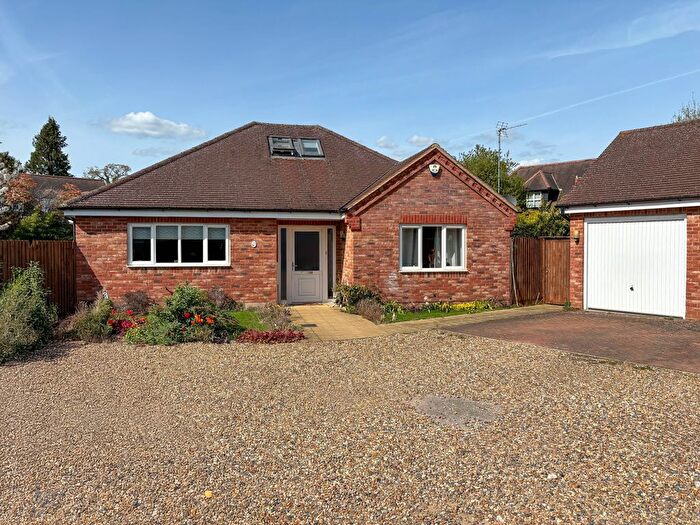 3 Bedroom Detached Bungalow For Sale In Maplefield, Park Street, St Albans, AL2