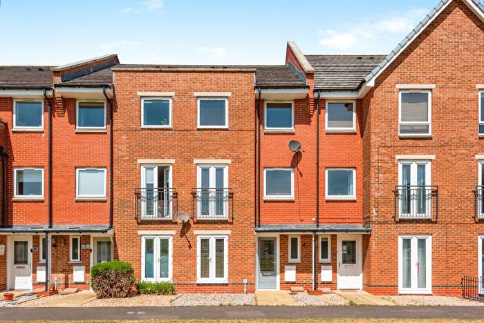 3 Bedroom Terraced House For Sale In Celsus Grove, Swindon, SN1