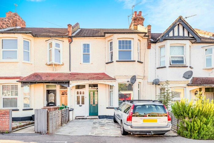 2 Bedroom Maisonette To Rent In Carshalton Grove, Sutton, SM1