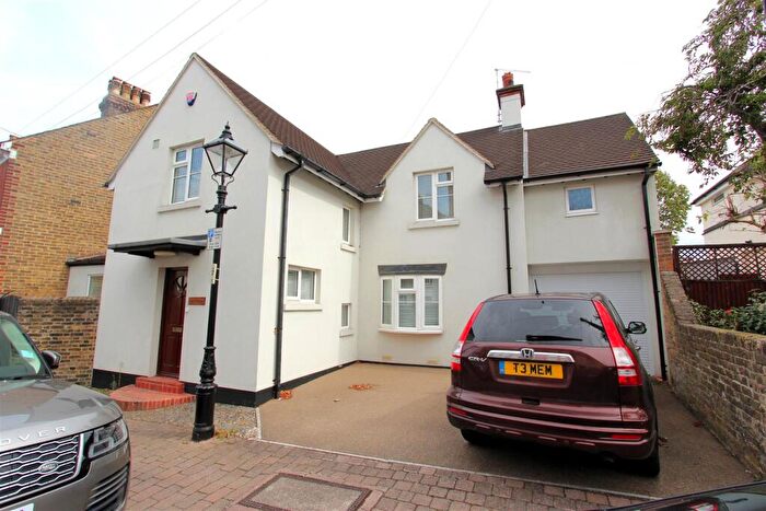 3 Bedroom Detached House To Rent In St. Margarets Street, Rochester, ME1