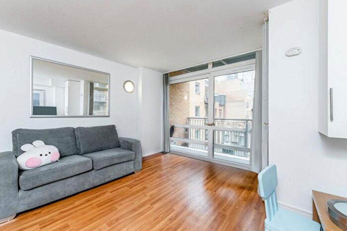 2 Bedroom Flat To Rent In Turner House, Cassilis Road, E14