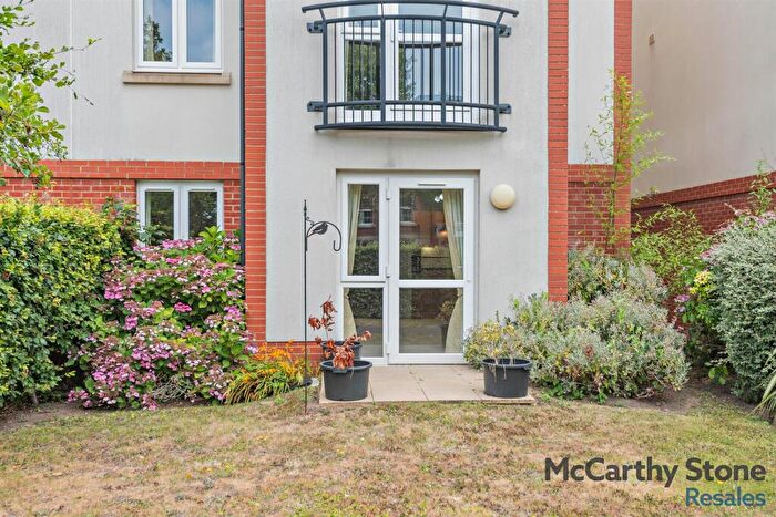 1 Bedroom Apartment For Sale In Farringford Court, Avenue Road, Lymington, Hampshire, SO41
