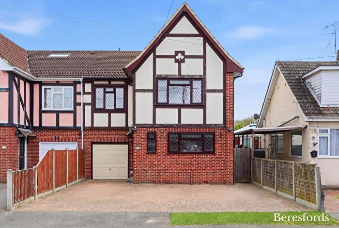 4 Bedroom Semi-Detached House For Sale In Promenade, Maylandsea, CM3