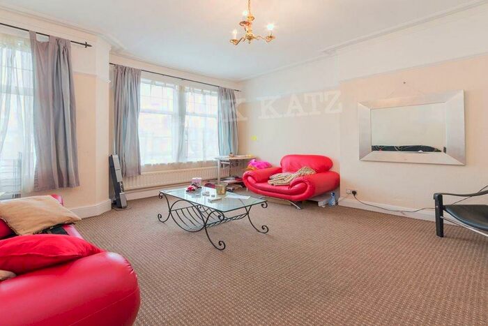 2 Bedroom Flat To Rent In Firs Avenue, N10