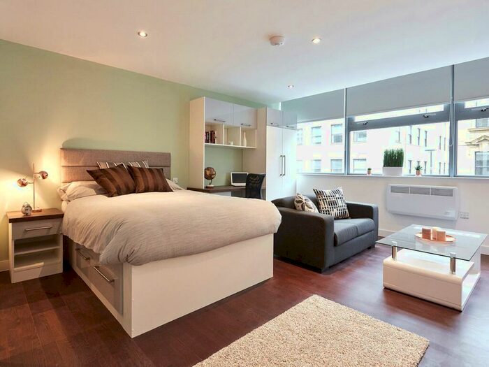 Studio To Rent In South Parade, Leeds, West Yorkshire, LS1