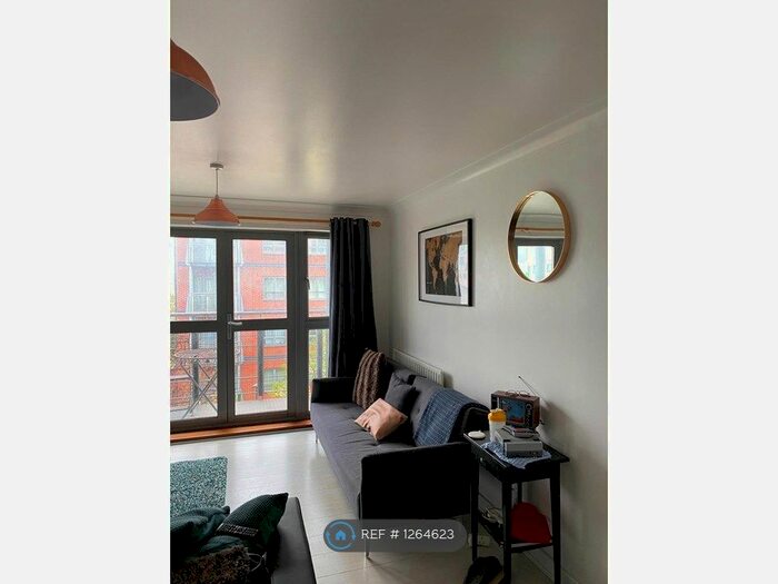2 Bedroom Flat To Rent In Fraser Court, London W12
