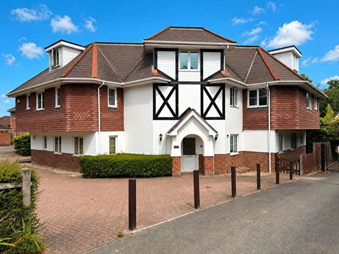 2 Bedroom Flat For Sale In Scarlet Oaks, Camberley, Surrey, GU15