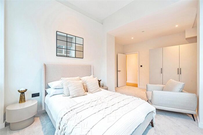1 Bedroom Flat For Sale In Church Street East, Woking, Surrey, GU21